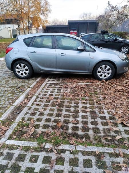 Opel Astra J 