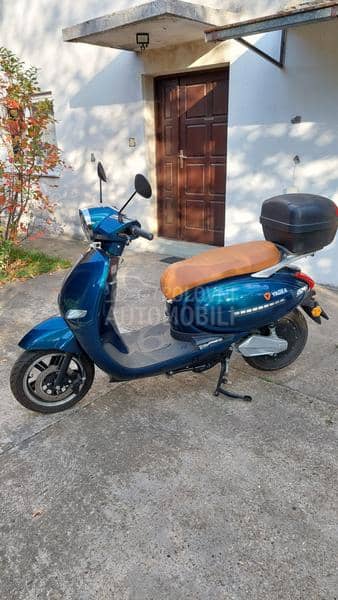 Yadea vespa