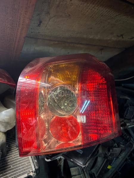 Desna stop lampa hatchback