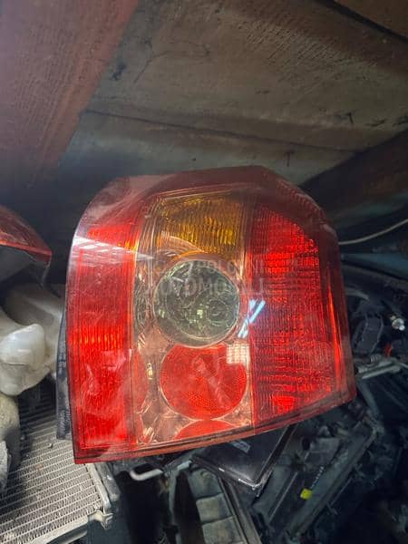 Desna stop lampa hatchback