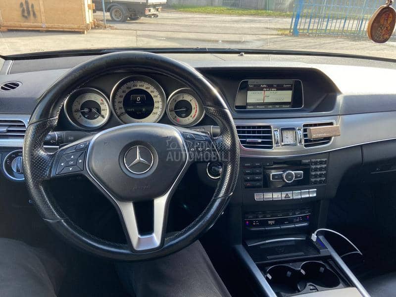 Mercedes Benz E 220 //DYNAMIC LED//