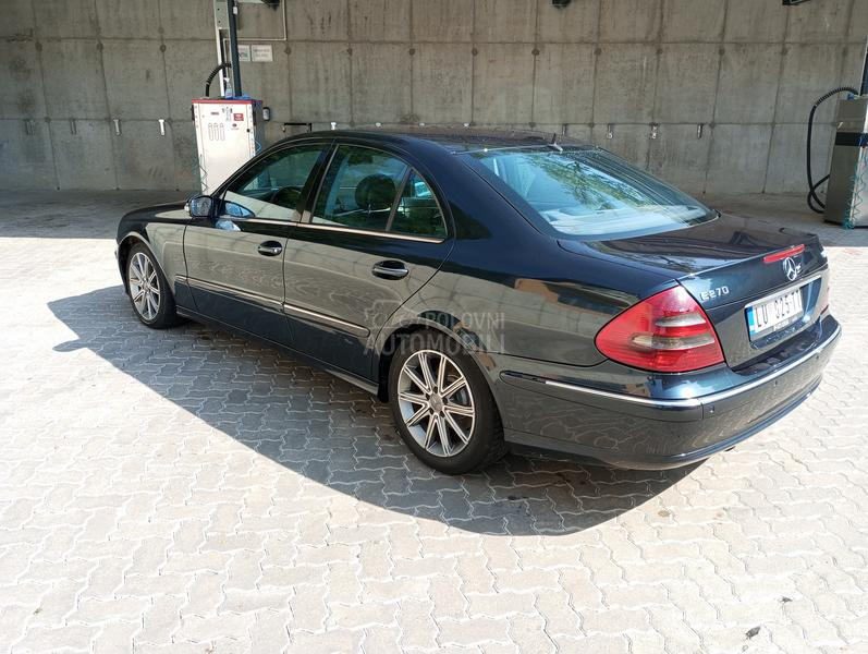 Mercedes Benz E 270 w211