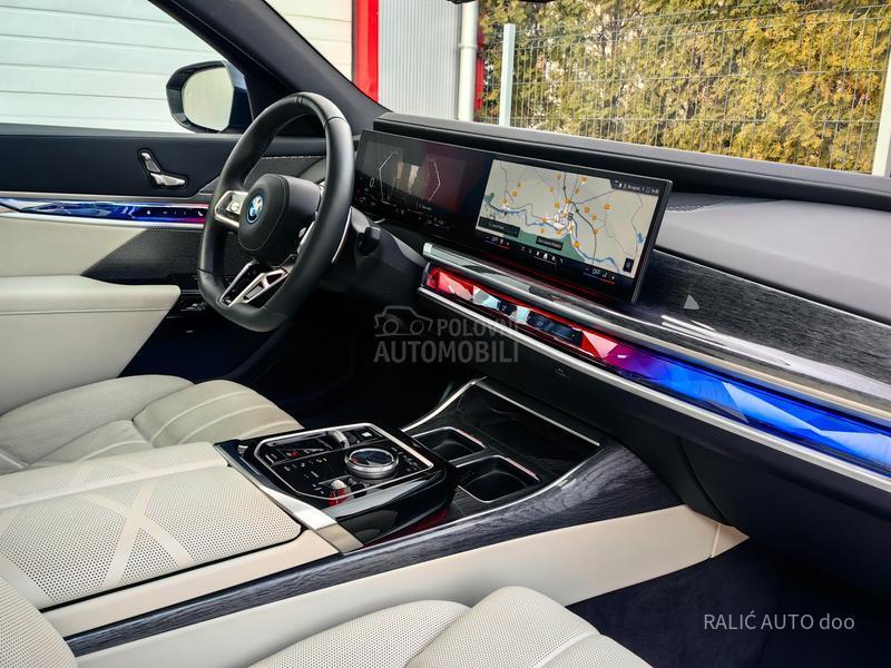 BMW 750 xe/ACC/360/SKY/BW