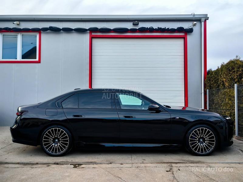 BMW 750 xe/ACC/360/SKY/BW