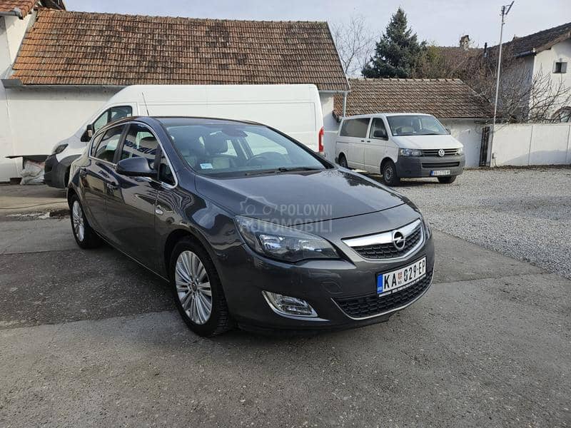 Opel Astra J 