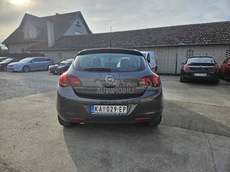 Opel Astra J 