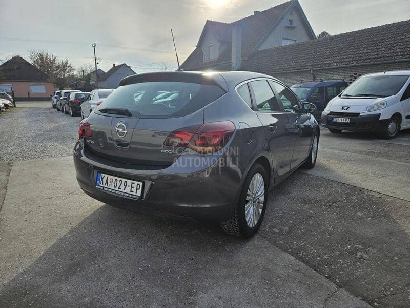 Opel Astra J 