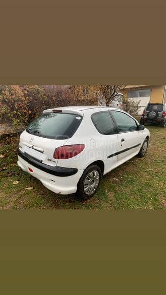 Peugeot 206 1.4 hdi 2002. god. -  kompletan auto u delovima