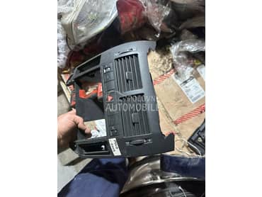 Središna konzola za Volkswagen Polo od 2002. do 2009. god.