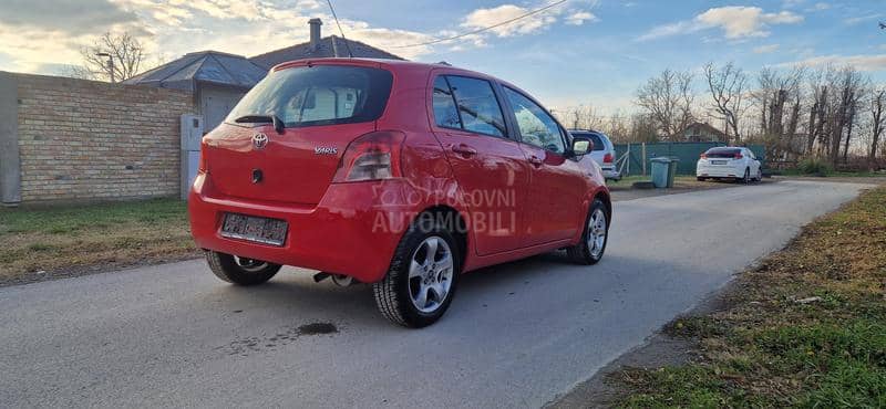 Toyota Yaris 1.0 vvti luna