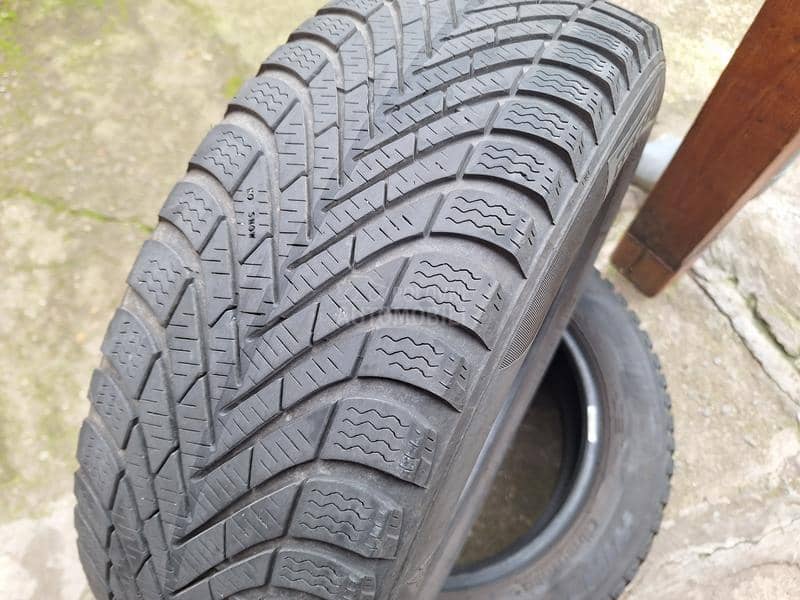 Pirelli 185/60 R15 Zimska