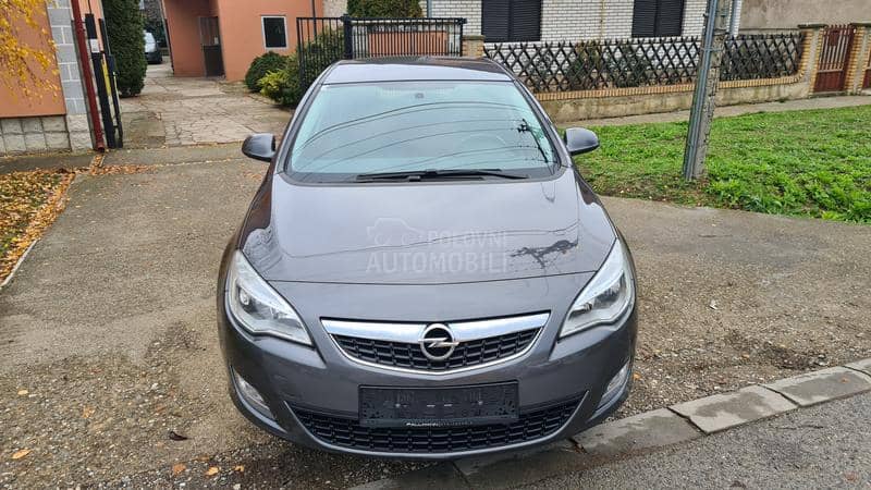 Opel Astra J 