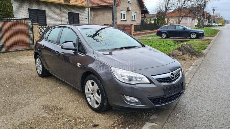 Opel Astra J 