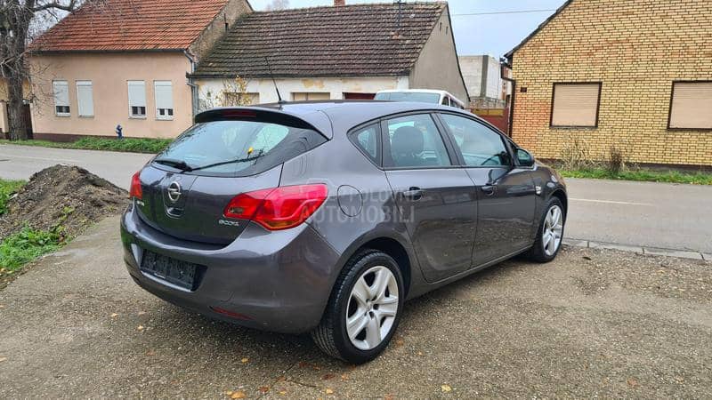 Opel Astra J 