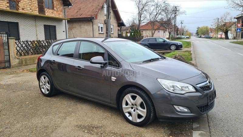 Opel Astra J 