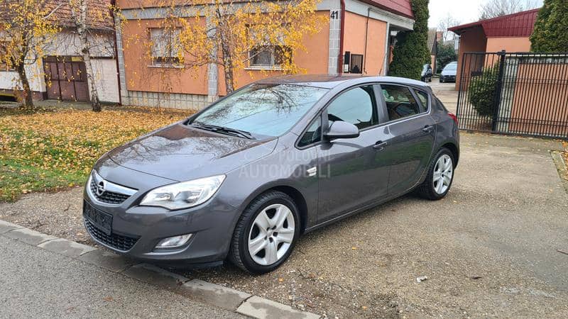 Opel Astra J 