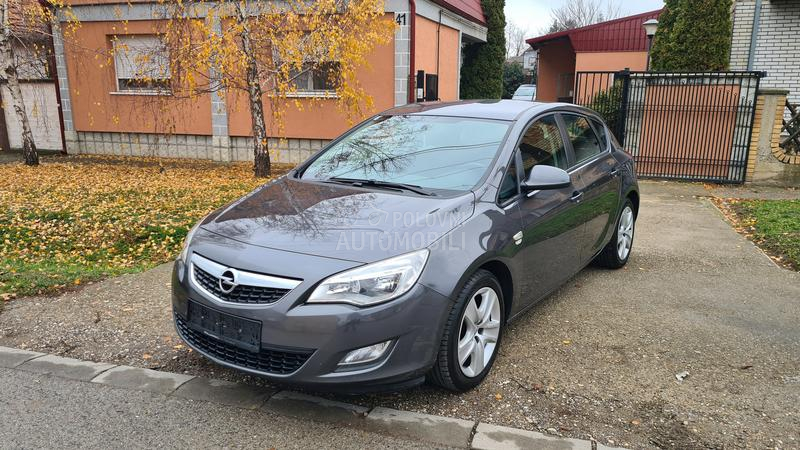 Opel Astra J 