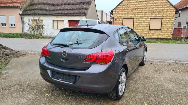 Opel Astra J 