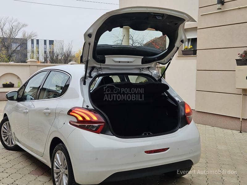 Peugeot 208 1.6 HDi PERLA ALLURE