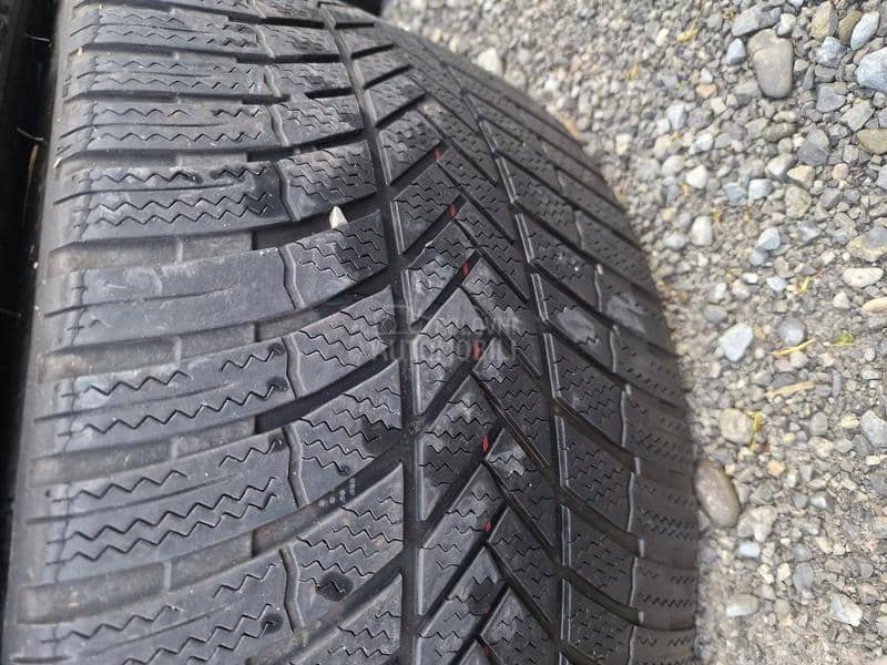 Bridgestone 275/35 R21 Zimska