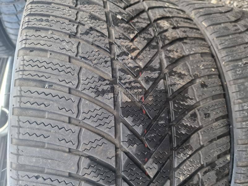 Bridgestone 275/35 R21 Zimska