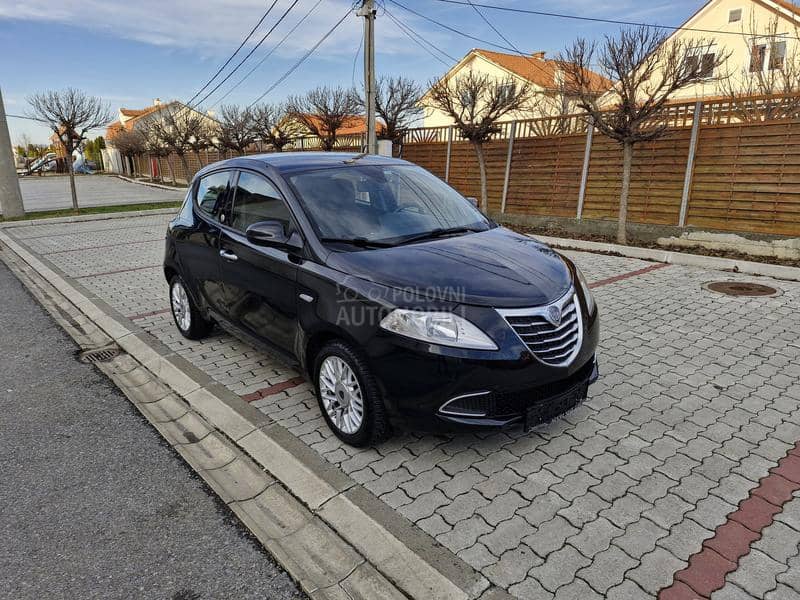 Lancia Ypsilon 1.2b-p l i n ecochic