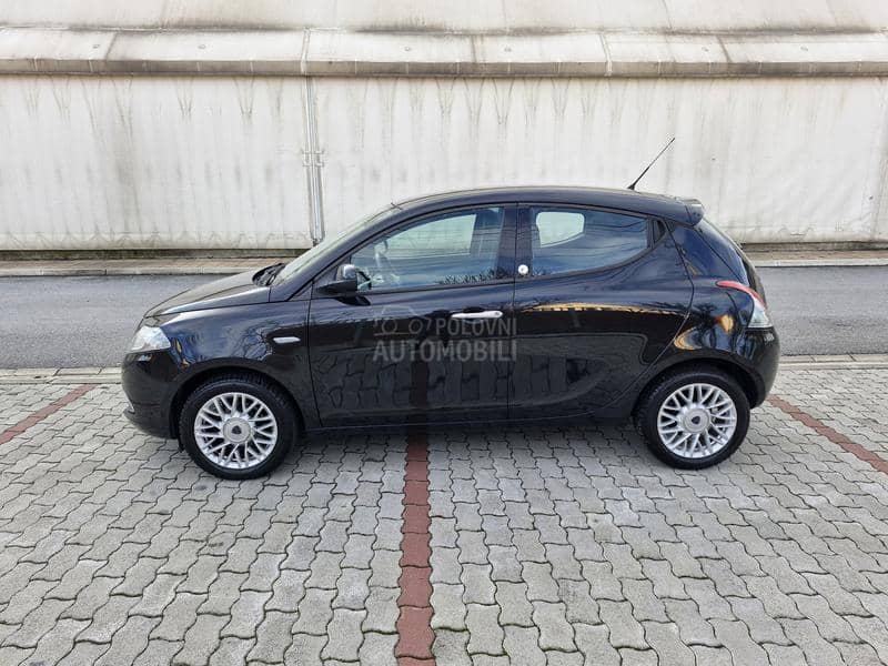 Lancia Ypsilon 1.2b-p l i n ecochic