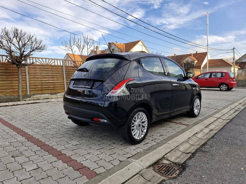 Lancia Ypsilon 1.2b-p l i n ecochic