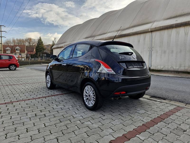 Lancia Ypsilon 1.2b-p l i n ecochic