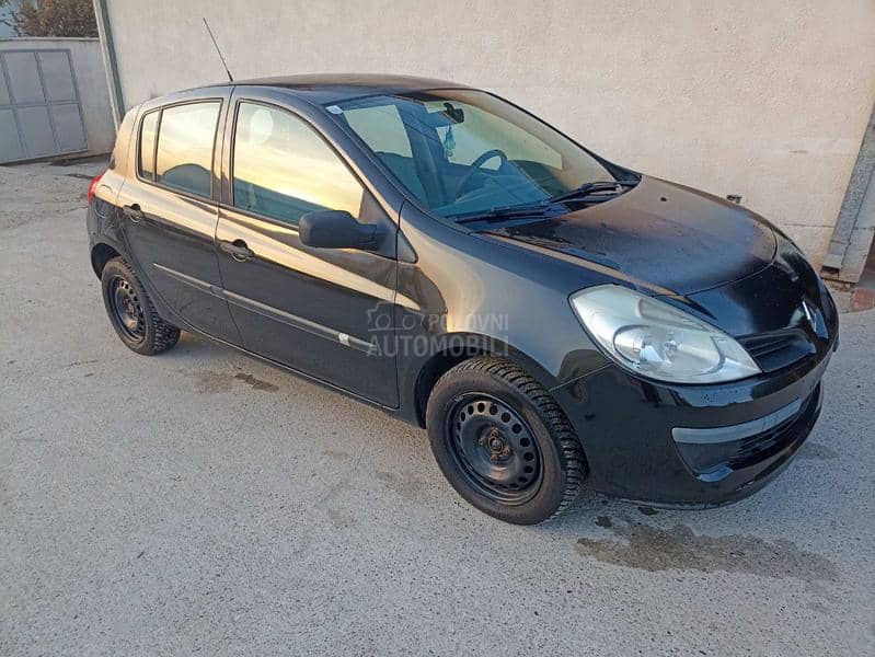 Renault Clio NV676 2006. god. -  kompletan auto u delovima