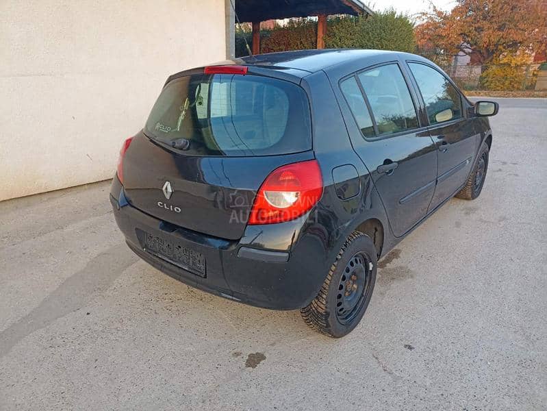 Renault Clio NV676 2006. god. -  kompletan auto u delovima