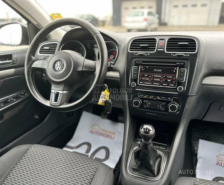 Volkswagen Golf 6 1.6 TDI // NAV