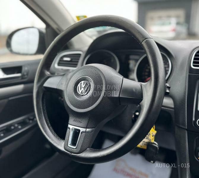 Volkswagen Golf 6 1.6 TDI // NAV