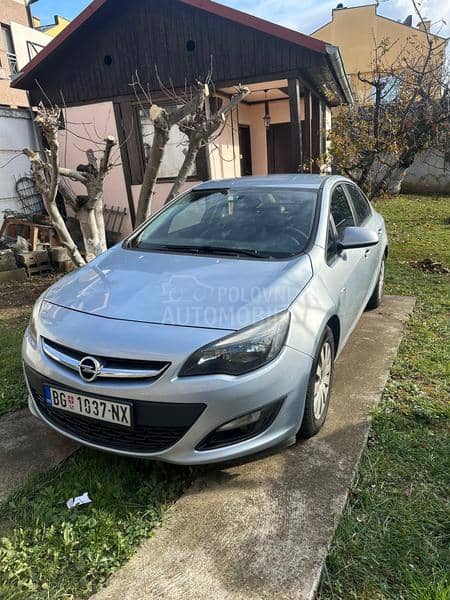 Opel Astra J 