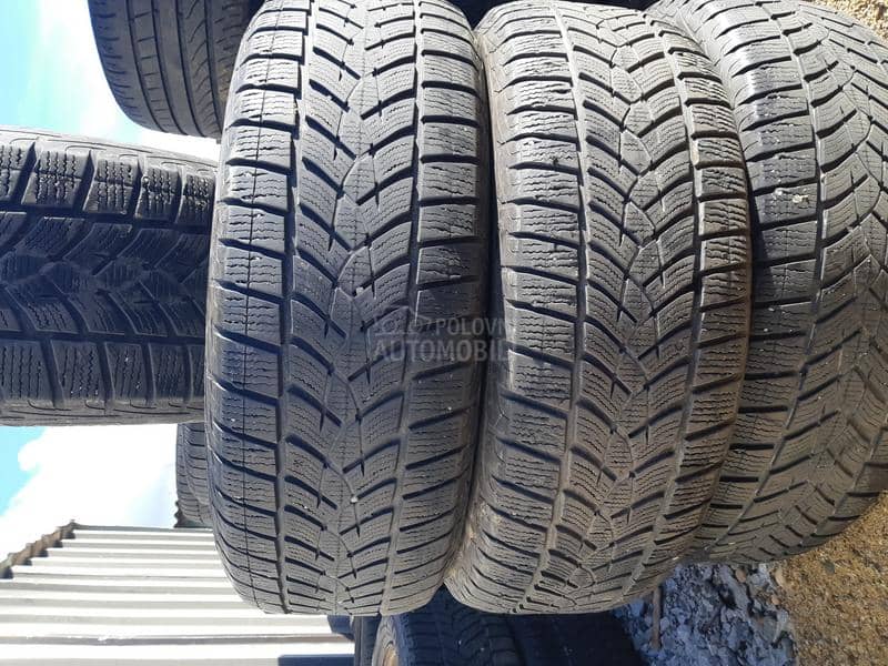 Goodyear 225/65 R17 Zimska