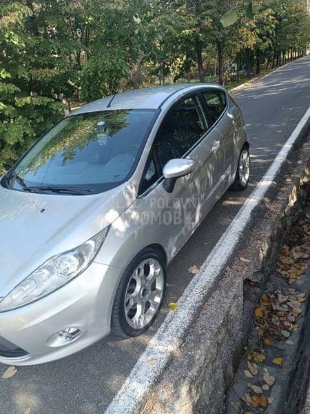 Ford Fiesta TITANIUM 1.6