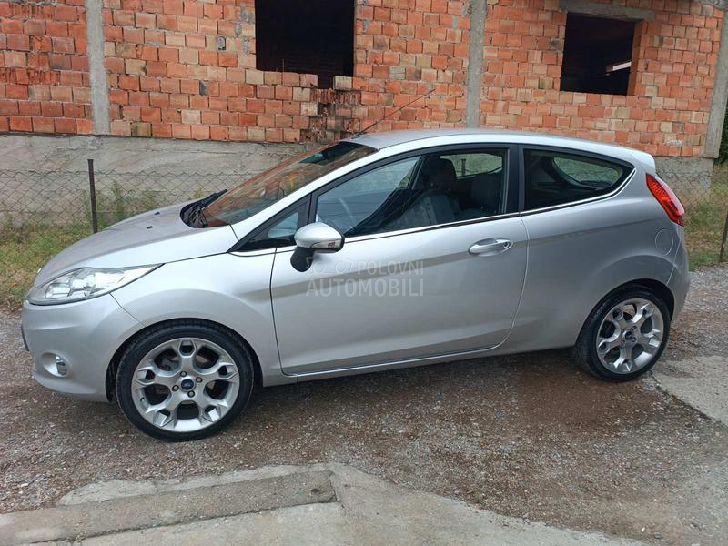 Ford Fiesta TITANIUM 1.6