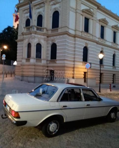 Mercedes Benz W123 230E