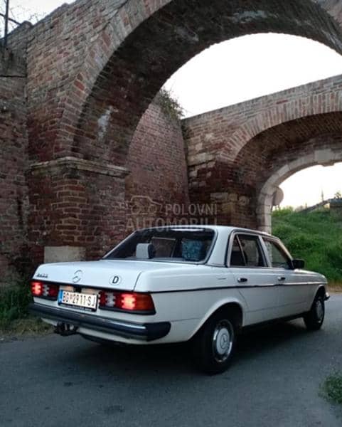 Mercedes Benz W123 230E