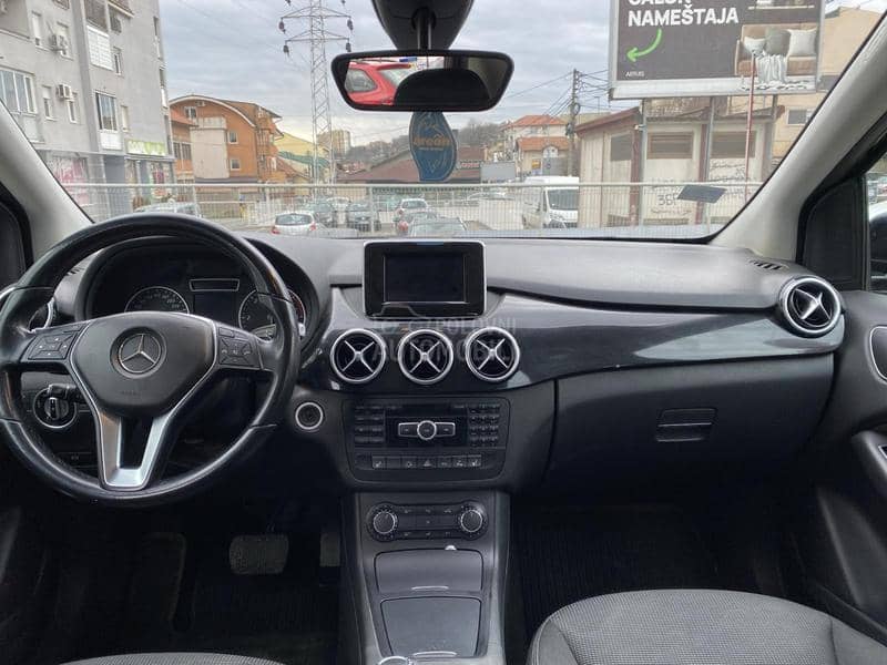 Mercedes Benz B 200 