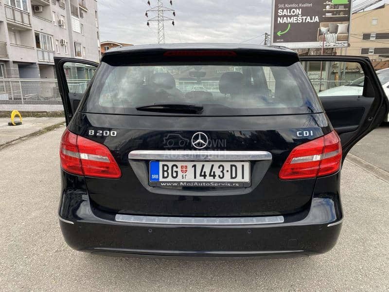 Mercedes Benz B 200 