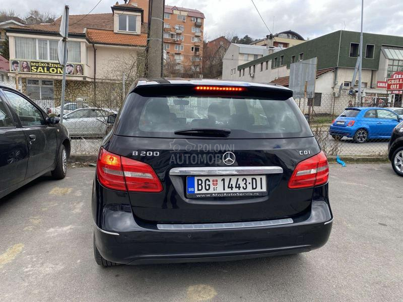 Mercedes Benz B 200 