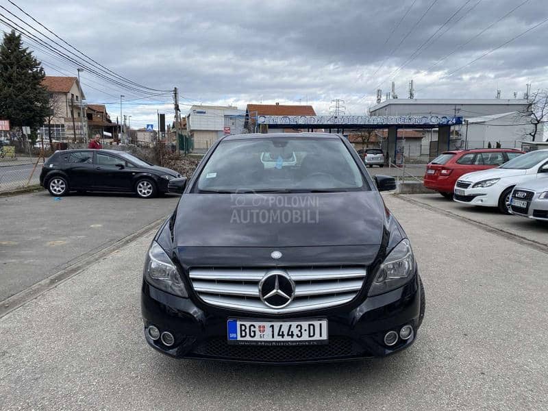 Mercedes Benz B 200 