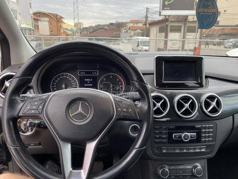 Mercedes Benz B 200 