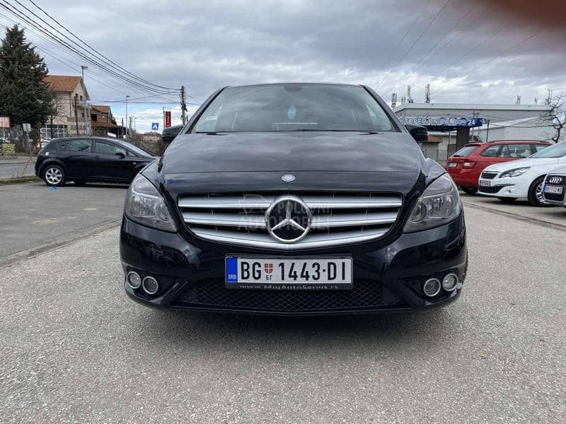 Mercedes Benz B 200 