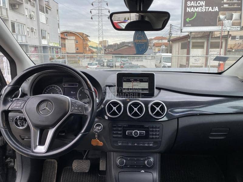 Mercedes Benz B 200 