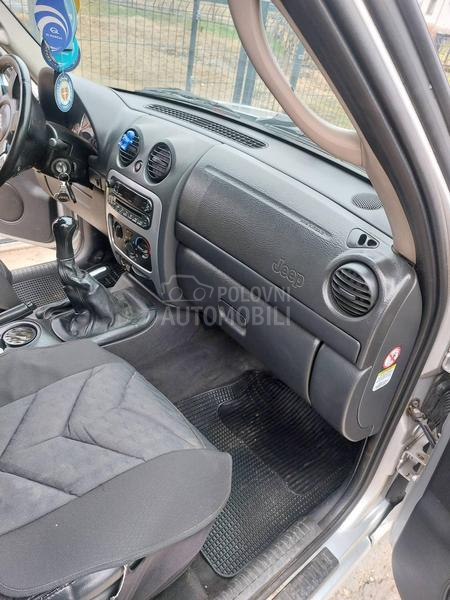 Jeep Liberty 2.5