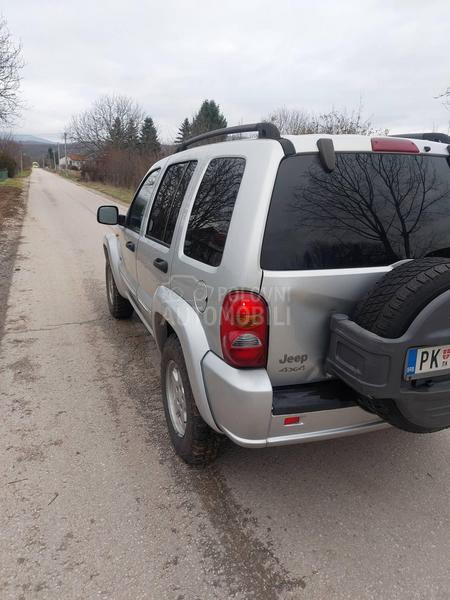 Jeep Liberty 2.5