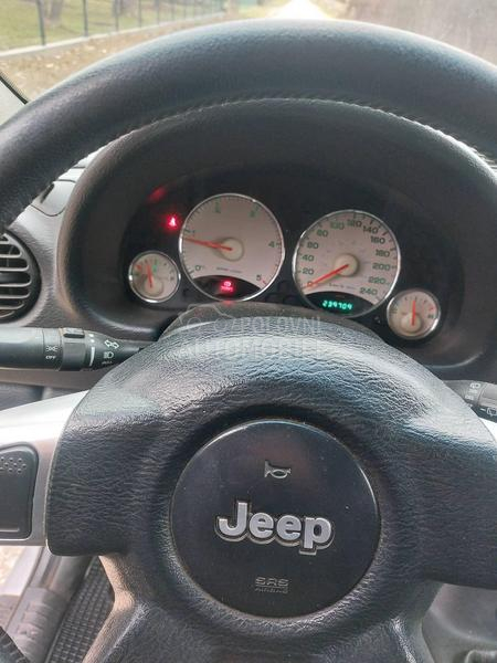 Jeep Liberty 2.5