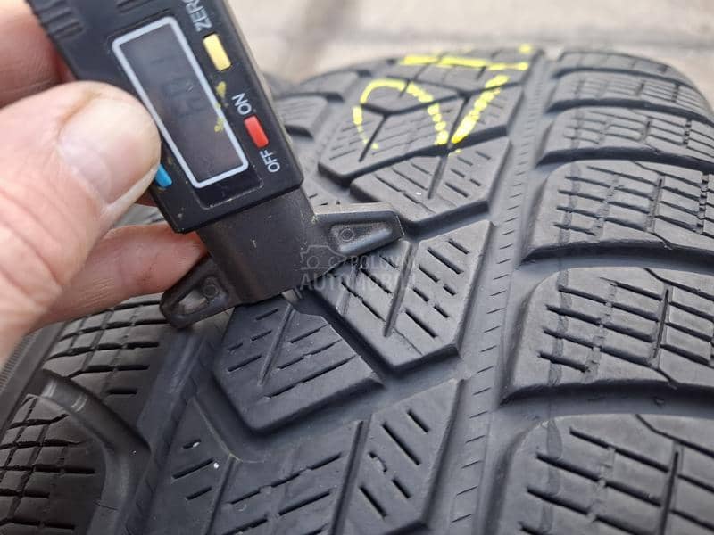 Pirelli 215/70 R16 Zimska